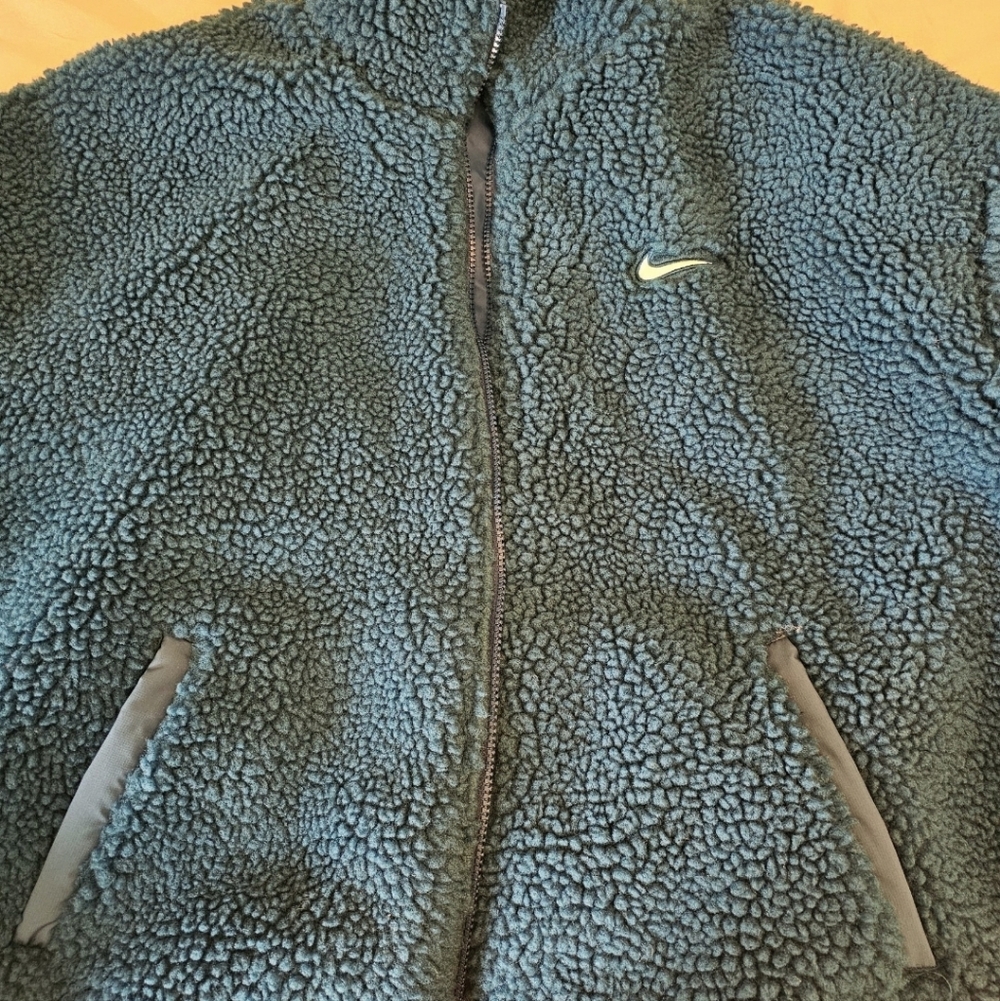 NIKE...<THICK SHERPA >